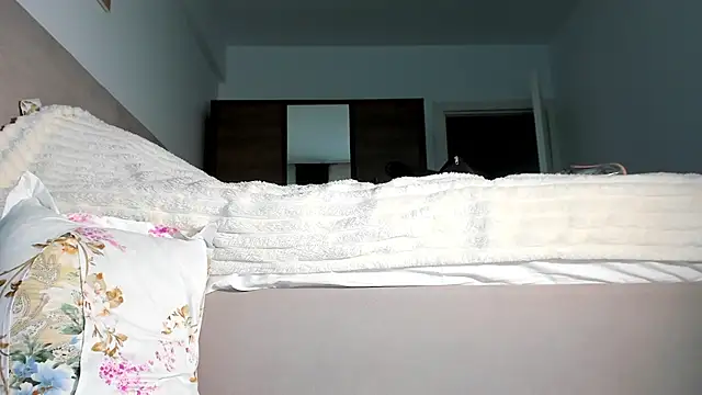 Snapshot of BrianaDiamondXXX chatting on November 11, 2025, 8:42 am BrianaDiamondXXX online show from November 11, 2025, 8:42 am