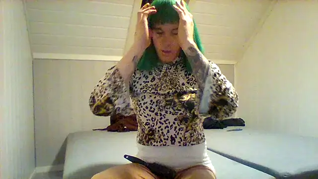 Snapshot of SassyAmanda87 chatting on September 24, 2025, 12:51 am SassyAmanda87 online show from September 24, 2025, 12:51 am