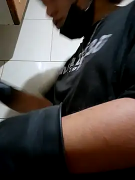 Snapshot of LUNAdeMARTE chatting on January 17, 2026, 12:04 am LUNAdeMARTE online show from January 17, 2026, 12:04 am