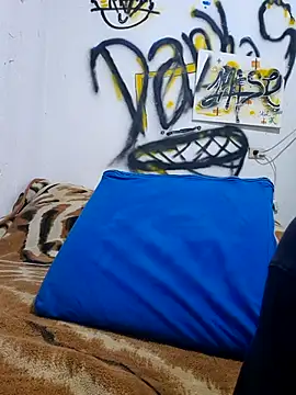 Snapshot of LUNAdeMARTE chatting on December 4, 2025, 1:04 am LUNAdeMARTE online show from December 4, 2025, 1:04 am