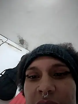 Snapshot of LUNAdeMARTE chatting on February 19, 2025, 3:06 am LUNAdeMARTE online show from February 19, 2025, 3:06 am