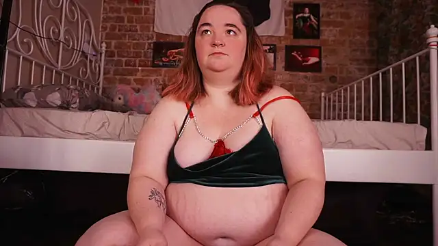 Snapshot of Evelively chatting on December 21, 2025, 2:24 am Evelively online show from December 21, 2025, 2:24 am