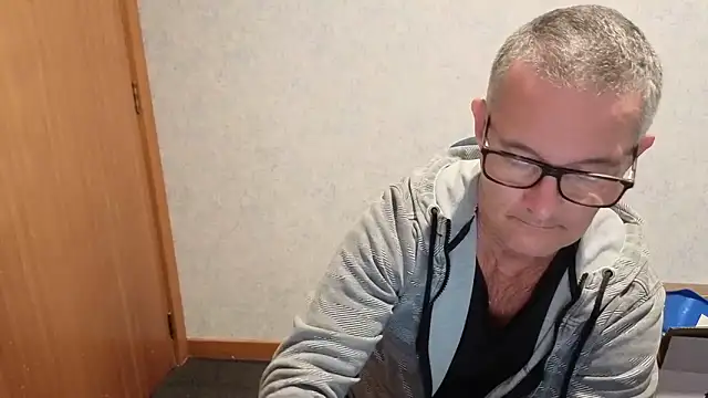 Snapshot of bigballnz chatting on December 19, 2025, 8:17 am bigballnz online show from December 19, 2025, 8:17 am