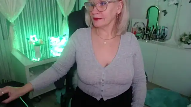 Ghertrude52 online show from January 12, 2026, 4:08 am