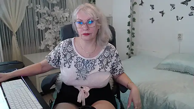 Ghertrude52 online show from April 4, 2026, 4:08 am