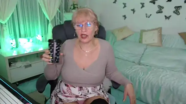 Ghertrude52 online show from November 22, 2025, 4:11 am