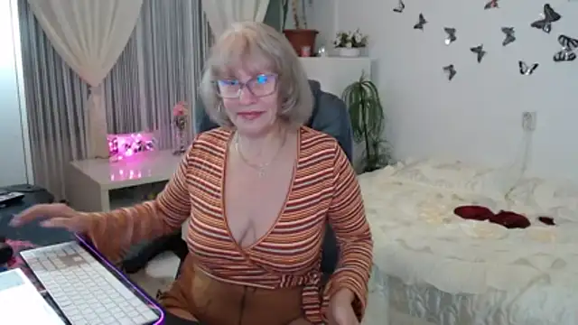 Ghertrude52 online show from October 18, 2025, 4:14 am