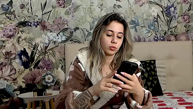 RoseDiamond06 online show from March 19, 2025, 7:06 pm