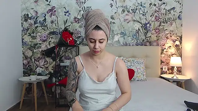 RoseDiamond06 online show from May 20, 2026, 1:52 pm