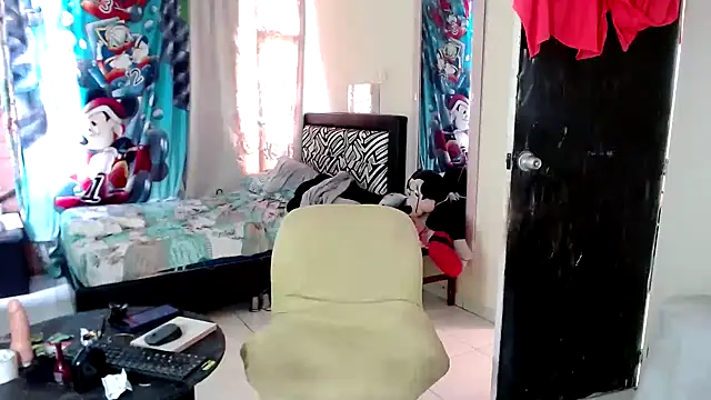 Snapshot of Sashaferrari2000 chatting on November 3, 2025, 3:26 pm Sashaferrari2000 online show from November 3, 2025, 3:26 pm