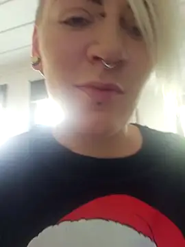 Snapshot of PinkTheHawk chatting on November 14, 2025, 12:58 am PinkTheHawk online show from November 14, 2025, 12:58 am