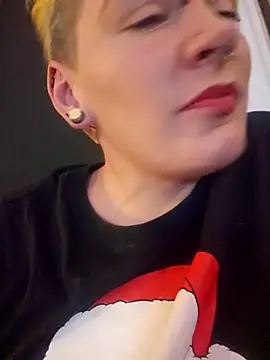 Snapshot of PinkTheHawk chatting on November 23, 2025, 8:24 am PinkTheHawk online show from November 23, 2025, 8:24 am