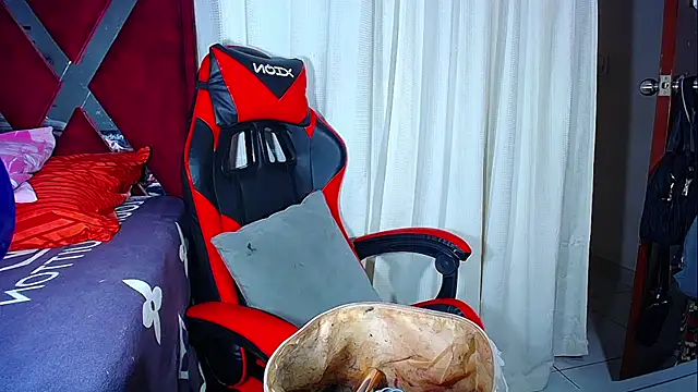 Snapshot of DanisaBrown chatting on January 14, 2026, 2:31 pm DanisaBrown online show from January 14, 2026, 2:31 pm