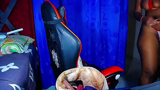 Snapshot of DanisaBrown chatting on February 17, 2026, 2:03 pm DanisaBrown online show from February 17, 2026, 2:03 pm