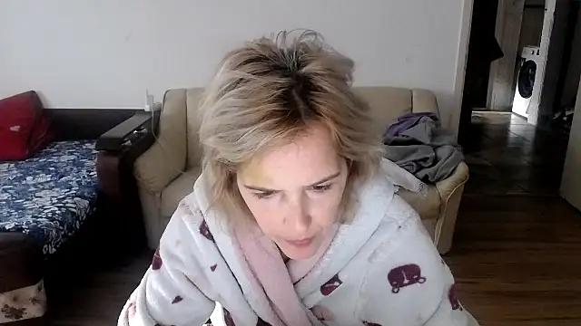 Snapshot of SexxyLety chatting on November 18, 2025, 8:17 am SexxyLety online show from November 18, 2025, 8:17 am