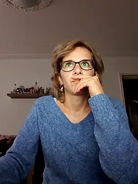 Snapshot of SexxyLety chatting on December 3, 2025, 11:42 am SexxyLety online show from December 3, 2025, 11:42 am