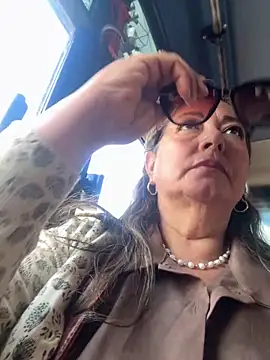 Snapshot of emma_tour chatting on November 1, 2025, 3:17 pm emma tour online show from November 1, 2025, 3:17 pm