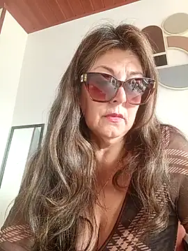 Snapshot of emma_tour chatting on May 25, 2026, 2:27 pm emma tour online show from May 25, 2026, 2:27 pm
