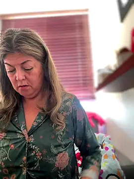 Snapshot of emma_tour chatting on November 30, 2025, 2:07 pm emma tour online show from November 30, 2025, 2:07 pm