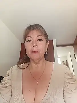 Snapshot of emma_tour chatting on May 29, 2026, 2:01 pm emma tour online show from May 29, 2026, 2:01 pm
