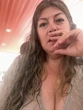 Snapshot of emma_tour chatting on November 4, 2025, 4:55 pm emma tour online show from November 4, 2025, 4:55 pm