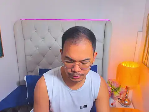 Snapshot of AsianZero chatting on May 6, 2026, 5:39 pm AsianZero online show from May 6, 2026, 5:39 pm