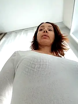 Snapshot of EvaXOAir chatting on November 5, 2025, 5:32 am EvaXOAir online show from November 5, 2025, 5:32 am