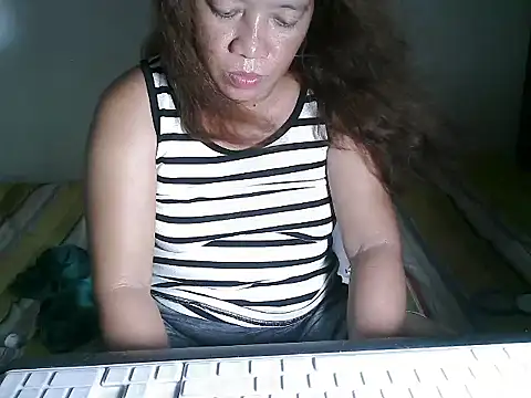 Snapshot of wethornypussy4u chatting on July 19, 2026, 1:30 pm wethornypussy4u online show from July 19, 2026, 1:30 pm