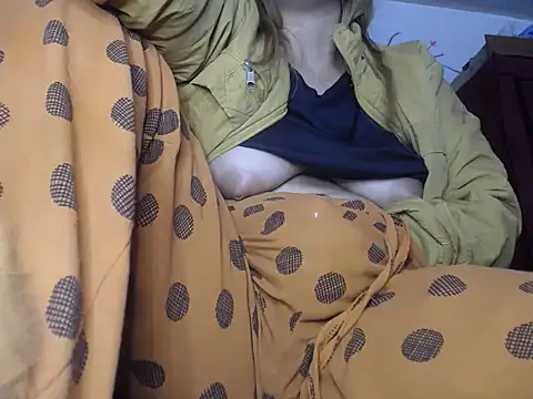 Mia davis01 online show from September 26, 2025, 3:08 pm