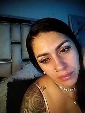Snapshot of chelaqueen_ chatting on May 10, 2026, 7:23 am chelaqueen online show from May 10, 2026, 7:23 am
