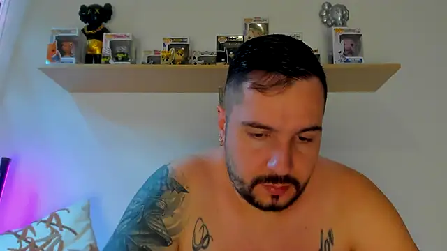 camilo restrepo21 online show from December 4, 2025, 9:03 pm