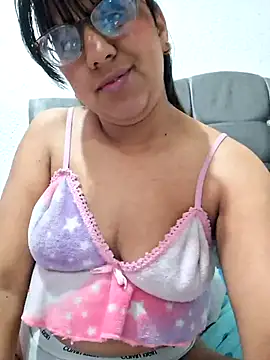 Snapshot of ZaidaWet chatting on July 3, 2026, 12:22 pm ZaidaWet online show from July 3, 2026, 12:22 pm