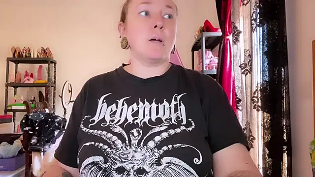 kisicaxx online show from December 22, 2025, 12:49 pm