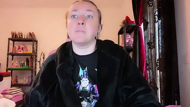 Snapshot of kisicaxx chatting on December 4, 2025, 11:42 am kisicaxx online show from December 4, 2025, 11:42 am