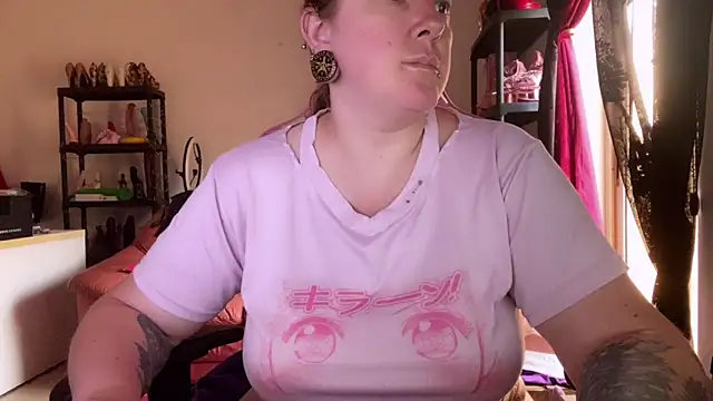 kisicaxx online show from June 11, 2026, 4:31 am