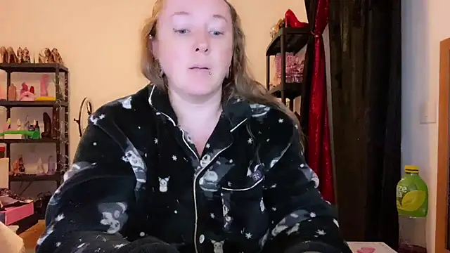 Snapshot of kisicaxx chatting on December 14, 2025, 6:13 pm kisicaxx online show from December 14, 2025, 6:13 pm