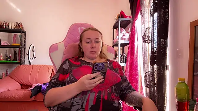 Snapshot of kisicaxx chatting on October 31, 2025, 8:55 am kisicaxx online show from October 31, 2025, 8:55 am