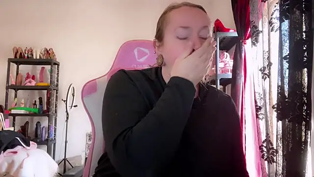 kisicaxx online show from February 6, 2026, 11:06 am