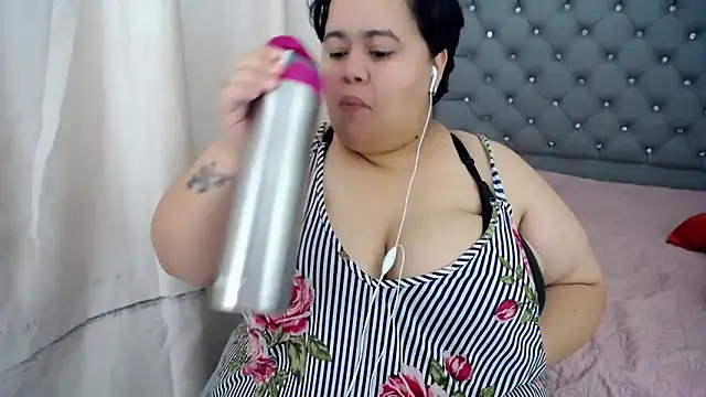 Snapshot of hotlesby4uxxx chatting on December 5, 2024, 11:01 pm hotlesby4uxxx online show from December 5, 2024, 11:01 pm