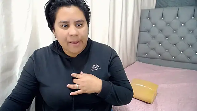 Snapshot of hotlesby4uxxx chatting on December 3, 2024, 7:39 pm hotlesby4uxxx online show from December 3, 2024, 7:39 pm