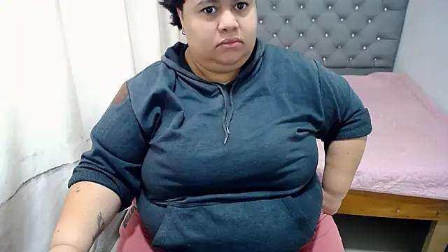 Snapshot of hotlesby4uxxx chatting on December 4, 2024, 7:39 pm hotlesby4uxxx online show from December 4, 2024, 7:39 pm