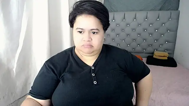 Snapshot of hotlesby4uxxx chatting on December 17, 2024, 1:38 pm hotlesby4uxxx online show from December 17, 2024, 1:38 pm