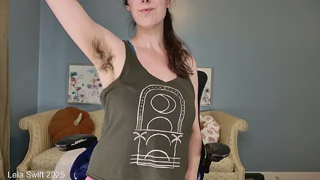 Snapshot of LeiaSwift chatting on November 15, 2025, 8:24 pm LeiaSwift online show from November 15, 2025, 8:24 pm