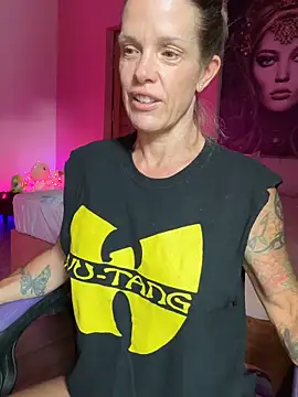 mommyselenafit  online show from March 6, 2026, 10:10 am