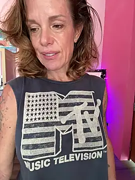 mommyselenafit  online show from April 16, 2026, 1:50 am