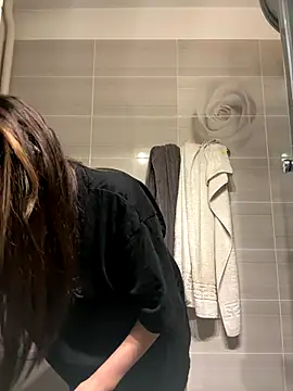 Snapshot of IrisBlues chatting on November 3, 2025, 5:27 pm IrisBlues online show from November 3, 2025, 5:27 pm