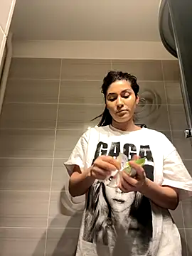 Snapshot of IrisBlues chatting on December 5, 2025, 5:11 pm IrisBlues online show from December 5, 2025, 5:11 pm