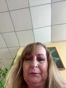 Snapshot of Irina2909@xh chatting on May 11, 2026, 8:16 am Irina2909xh online show from May 11, 2026, 8:16 am