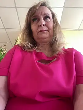 Snapshot of Irina2909@xh chatting on May 12, 2026, 7:27 am Irina2909xh online show from May 12, 2026, 7:27 am