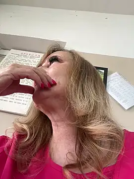 Snapshot of Irina2909@xh chatting on May 22, 2026, 10:24 am Irina2909xh online show from May 22, 2026, 10:24 am